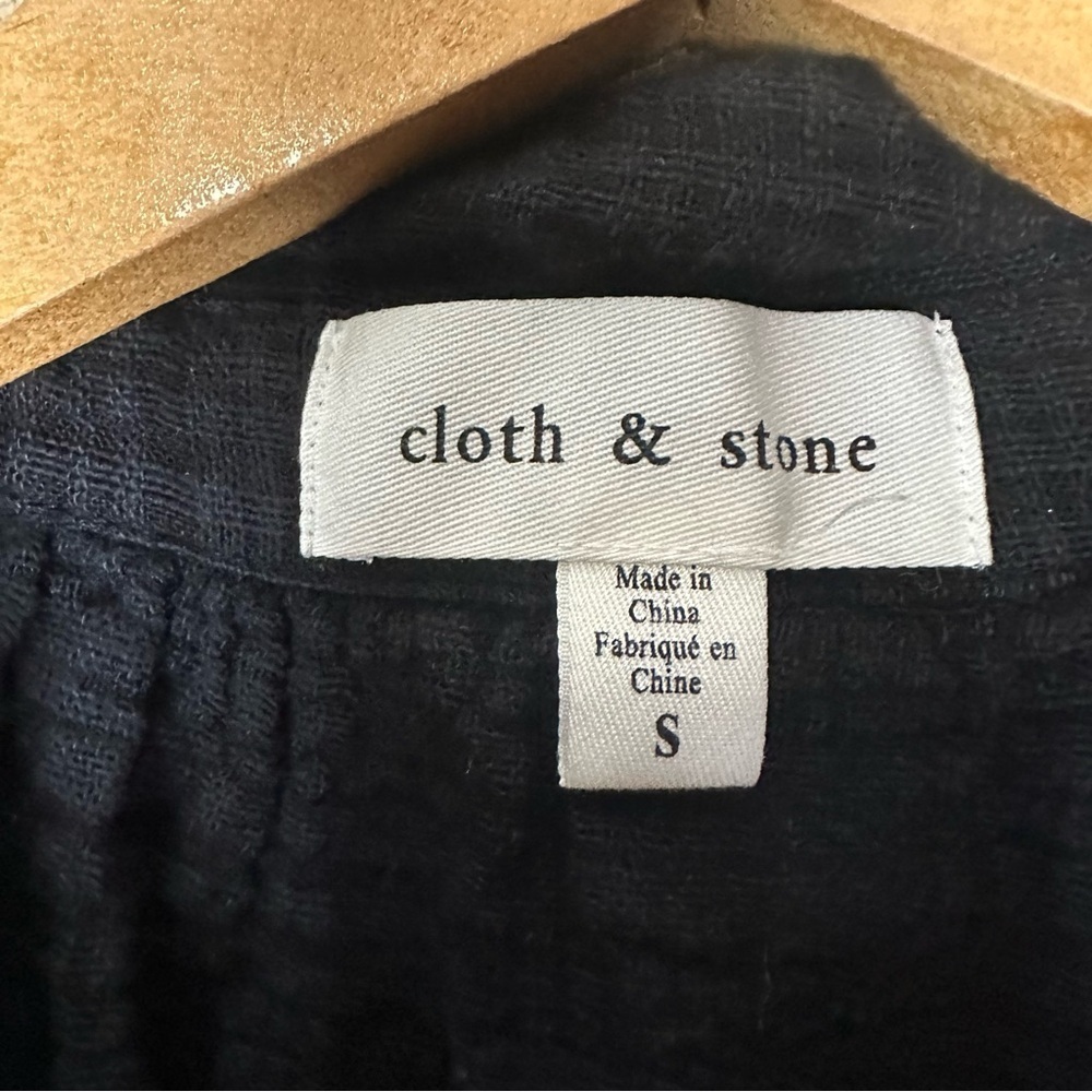 Cloth & Stone Button Up Top Size Small - Picture 2 of 4